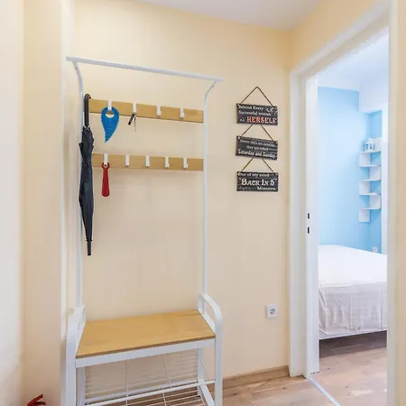 California Apartment Warna